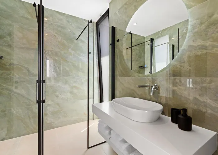 Parenzo Vila *